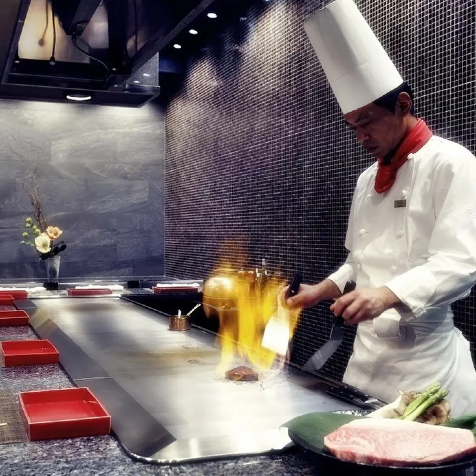 The counter seats, where you can enjoy the beautiful sight of the chefs at work right before your eyes, are the best seats in the house to savor the food with all your senses. At our special counter dedicated to sushi and teppanyaki, please enjoy the masterful skills of each chef, along with the hospitality that Nagomi cherishes, along with the delicious food. Seating is limited, so advance reservations are recommended.