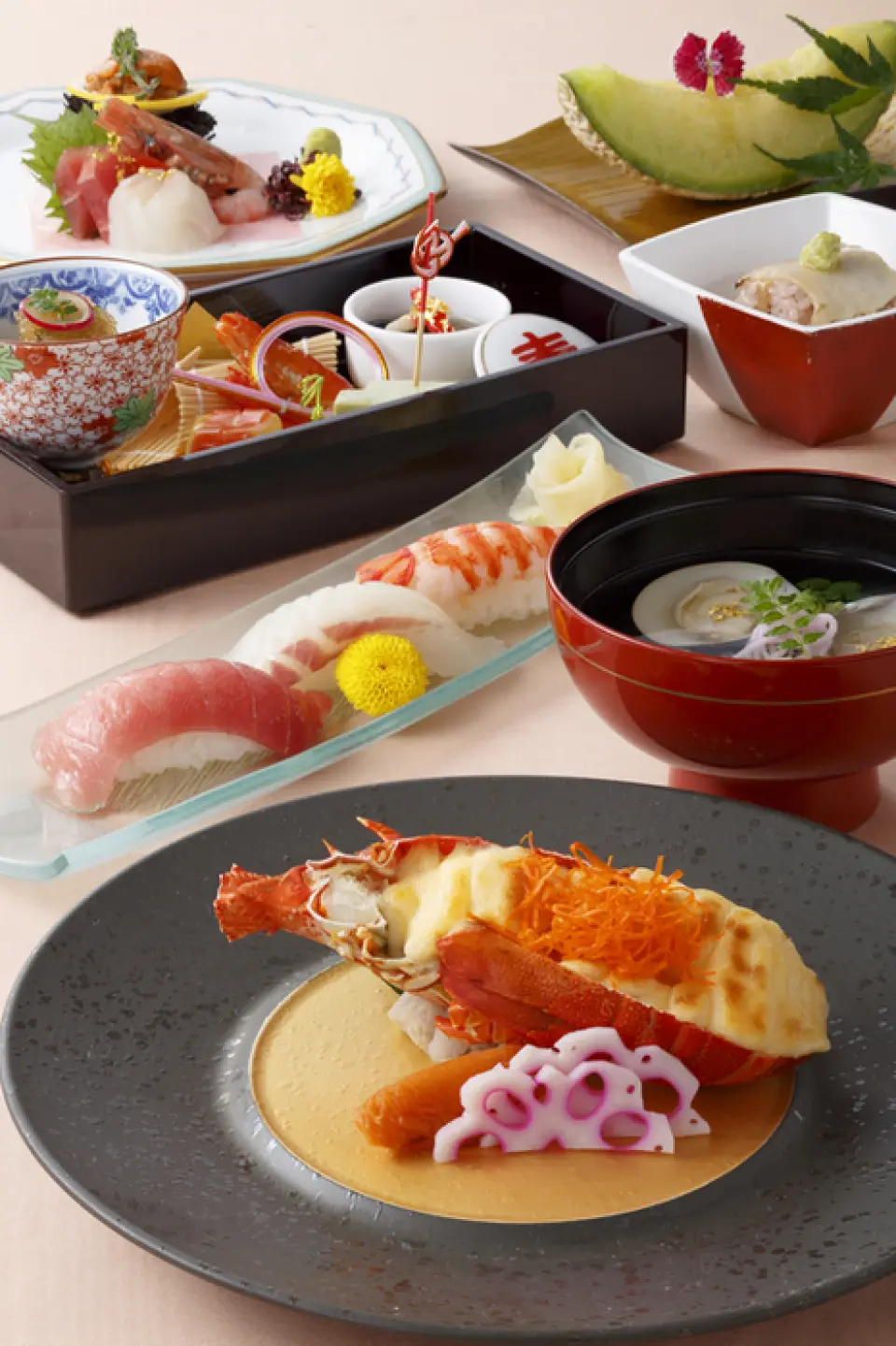 We offer celebratory kaiseki meals featuring auspicious ingredients such as shrimp, sea bream, and clams, perfect for special occasions. Private rooms are also available, so please feel free to use our restaurant for family celebrations as well. We also offer baby's first meal set (for a fee) and a traditional celebratory vest (chanchanko) which is available for free rental, perfect for celebrating 60th birthdays and other longevity milestones. Spend a memorable and unforgettable time here at Keyaki.