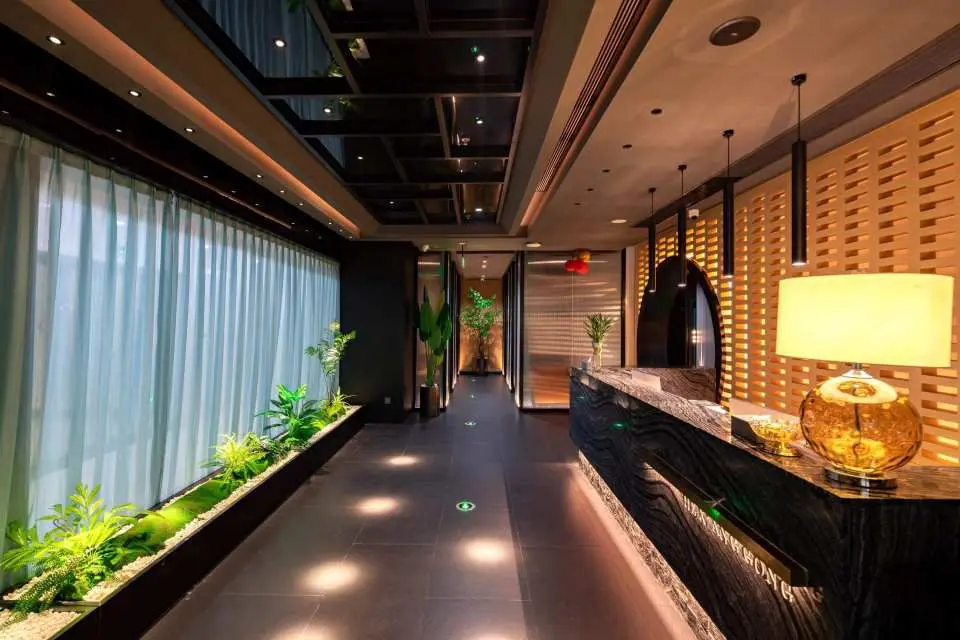 Hexianggong health and wellness chain brand was established in 1999. After more than 20 years of precipitation and development, it has become a comprehensive and comprehensive large-scale chain service organization in China that provides comprehensive diagnosis, treatment, maintenance and care.