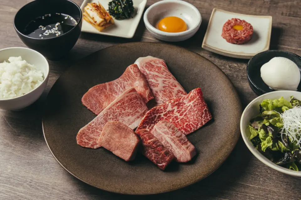 並以木通店限定的午餐菜單3,600日圓起。 （照片為精心挑選的套餐）午餐也可以點晚餐菜單。您也可以只預訂一個座位！在豪華的空間享用豐盛的午餐。