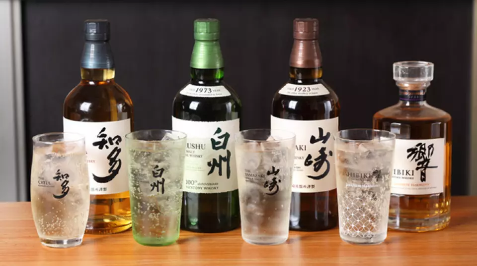在本店經營難以買到的高級威士忌和燒酒，您可以品嚐到山崎、響、真王、村尾等品牌的酒，還有從稀有酒到季節酒的約10瓶日本酒。我們還有使用專業酒吧的檸檬酸酒製成的原始檸檬酸酒！備有半顆檸檬、自製檸檬酸等多種選擇，請一邊享用特製的一杯，一邊享受輕鬆的時光。