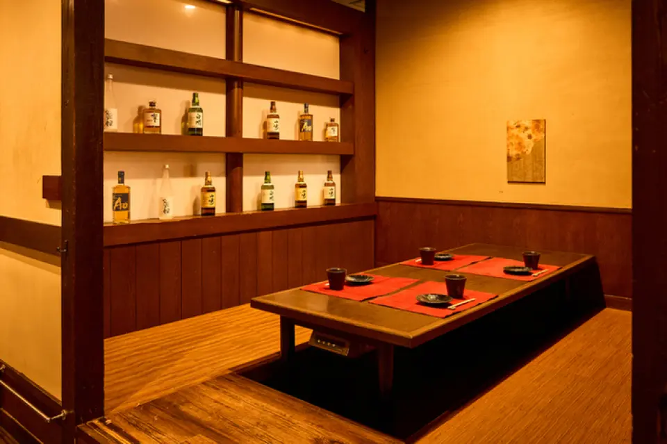 Located just 30 seconds on foot from Odawara Station, our restaurant boasts a relaxing Japanese-style atmosphere. Our spacious restaurant seats 193 people and is equipped with private rooms, tatami rooms, and table seating, making it suitable for both small and large groups. We also accept reservations for private use, making it perfect for large gatherings such as company banquets, reunions, and launch parties!