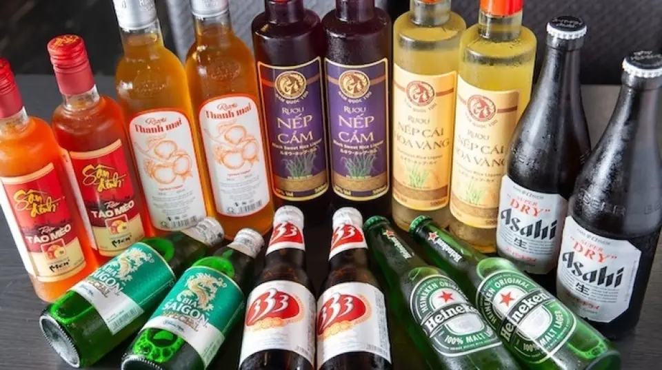 Chúng tôi cung cấp các loại bia chai Việt Nam, bao gồm Bia Hà Nội, Bia Sài Gòn và Bia 333. Chúng tôi cũng có rượu shochu Việt Nam để bạn có thể thưởng thức hương vị đích thực. Tất nhiên, chúng tôi cũng có rất nhiều bia tươi Nhật Bản và đồ uống có cồn khác! Họ cũng có nhiều lựa chọn về nước giải khát, và tùy thuộc vào nguồn hàng, bạn thậm chí có thể tìm thấy nước dừa tươi◎