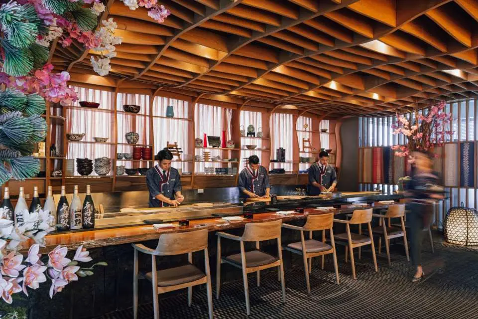 在曼谷市中心的 YTSB 壽司吧享受親密的 omakase 之旅，提升您的用餐體驗