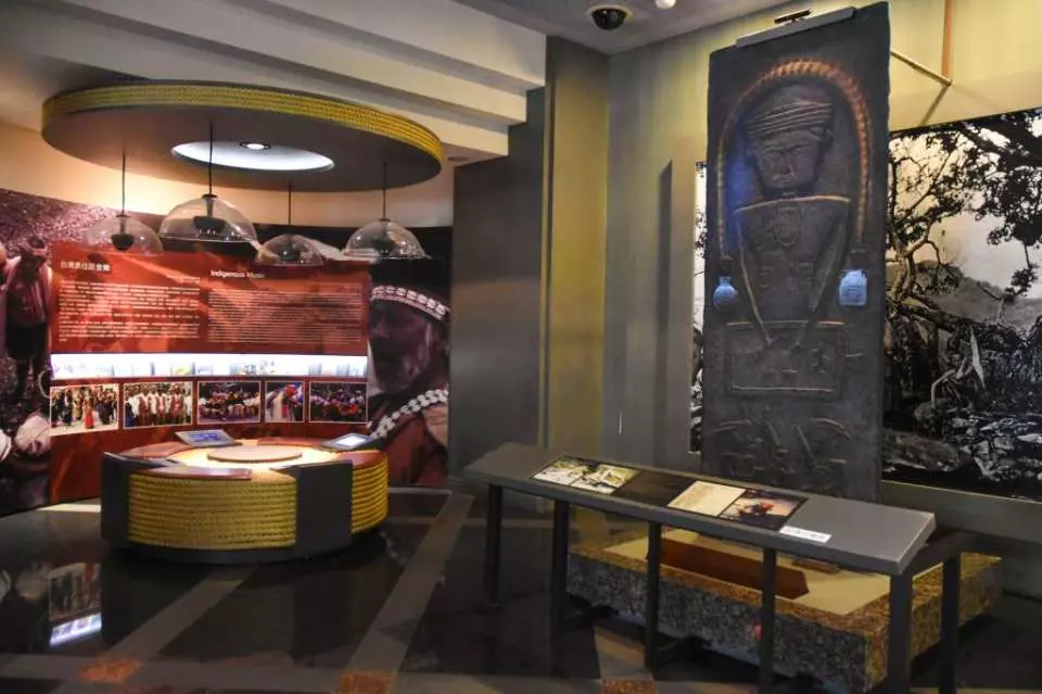 The spacious exhibition hall of Taipei's Shung Ye Museum of Formosan Aborigines showcases a giant carved stone totem and interactive displays, inviting visitors to deeply experience indigenous life and tools.