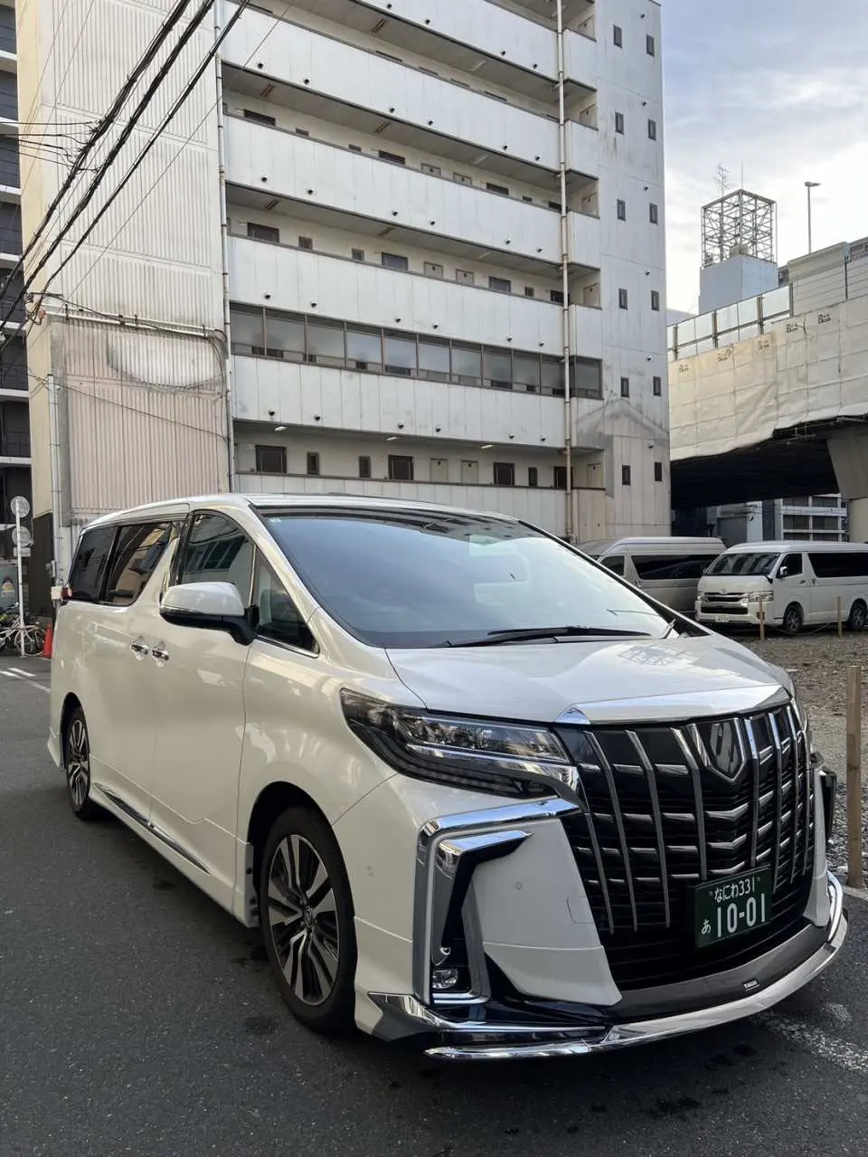 Business-class 6-seater vehicle: Toyota Alphard