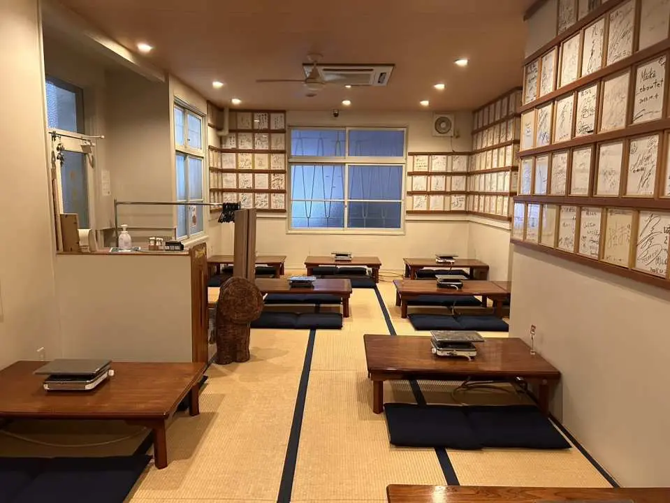 店内用餐环境