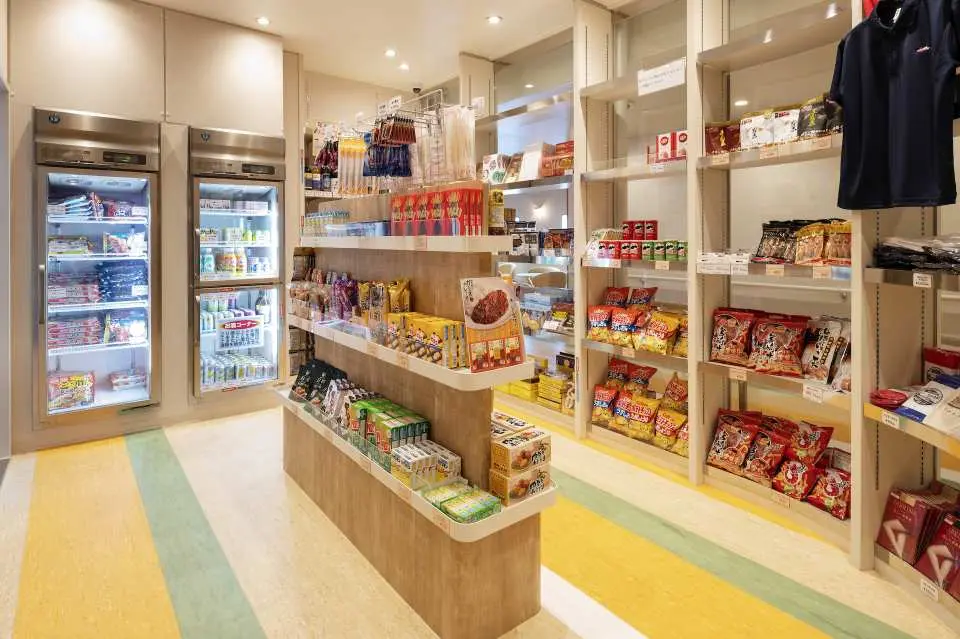 Information Shop | In addition to souvenirs from Kobe and Miyazaki and memorabilia from the cruise, we also sell toiletries, amenities, sweets, and delicacies.