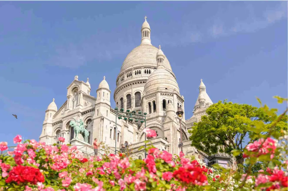 【巴黎Paris〉照●蒙馬特Montmartre〉法式紅酒燉牛肉不●〉入●塞納河遊船Seine〉車●協和廣場Place de la Concorde〉照●凱旋門Arc de Triomphe〉照●香榭麗舍大道Avenue des Champs-Élysées〉塞納河畔飯店】