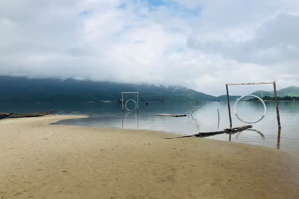 【峴港〉照●立安潭〉車●順化〉入●天姥寺〉入●百年法式建築殖民風～品嘗越南鐵道咖啡+越式糕點〉入●傳統奧黛國服體驗〉入●百年古宅～安然花園洋房〉入●皇帝宴創意料理+欣賞越南古代樂曲】