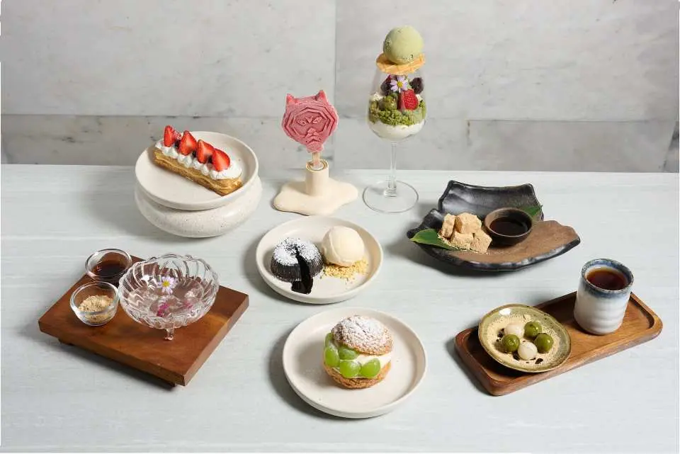 ปิดท้ายมื้ออาหารของคุณด้วยของหวานสุดอร่อยที่ไม่อาจต้านทานได้ของเรา ซึ่งผสมผสานรสชาติและความอร่อยได้อย่างลงตัว