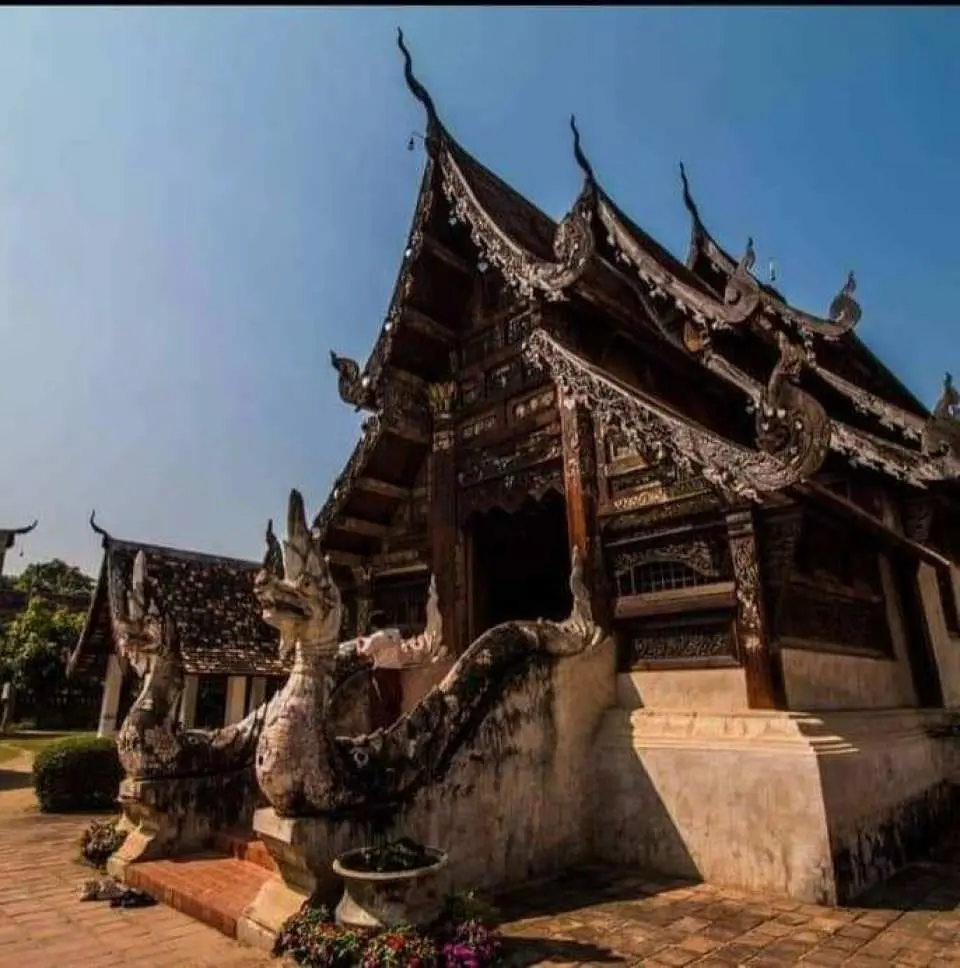 สัมผัสความงดงามของสถาปัตยกรรมล้านนาโบราณที่วัดอินทรวาส (วัดต้นเกว็น)