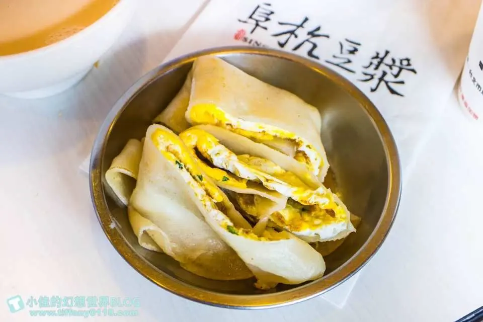 在车上享用台湾知名早餐 - 阜杭豆浆