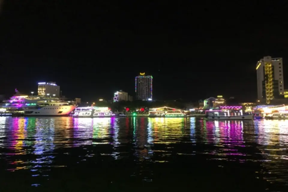 【會安〉入●五行山(含電梯上下)〉入●美山聖地〉照●美溪沙灘〉照●APEC廣場〉搭觀光船遊韓江〉峴港】