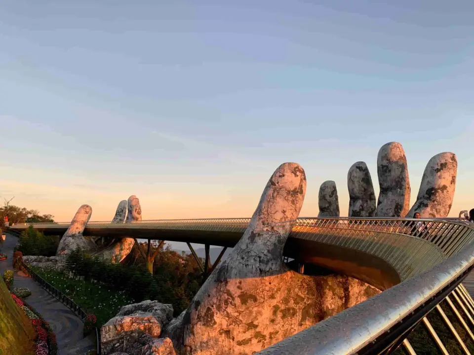 【巴拿山〉入●晨光黃金佛手橋〉峴港〉入●迦南島椰林(搭乘竹桶船)〉入●會安古鎮漫遊】