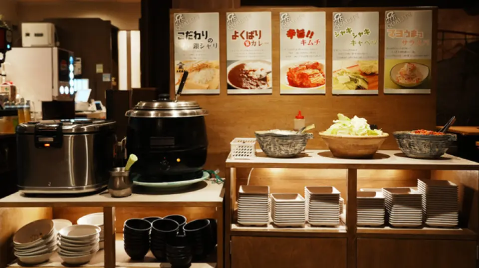 In addition to yakiniku, there is also a well-stocked self-service food bar! The especially popular curry is made with carefully selected spices, and is characterized by its deep flavor and aroma. If you order the all-you-can-eat course, you can also top it with meat you have grilled yourself ◎ Enjoy making your own original curry! We also have cabbage, kimchi, and other items, so please enjoy until you are full♪