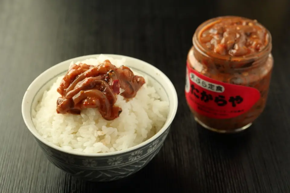 电视购物里介绍过的咸鱼(*^_^*) 只使用严选的北海道鱿鱼，加入8种国产辣椒和自家的调味料，做出引以为豪的辣味料理♪ 几乎没有鱼腥味，作为下酒菜配饭都很适合！另外，我们的咸鱼含盐量低，是热销商品，每月销售量超过500条！ http://www.takaraya11.com/user_data/siokara_shop.php