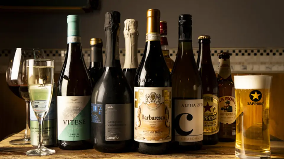 我們提供多種飲品來搭配您的餐點。我們不僅提供生啤酒和葡萄酒，還提供當地精釀啤酒、雞尾酒、燒酒和威士忌。我們也接受有關生日和週年紀念日手工製作的甜點盤和整個蛋糕的諮詢。請您一定要來這裡度過一段難忘的時光♪（Tabelog介紹）
