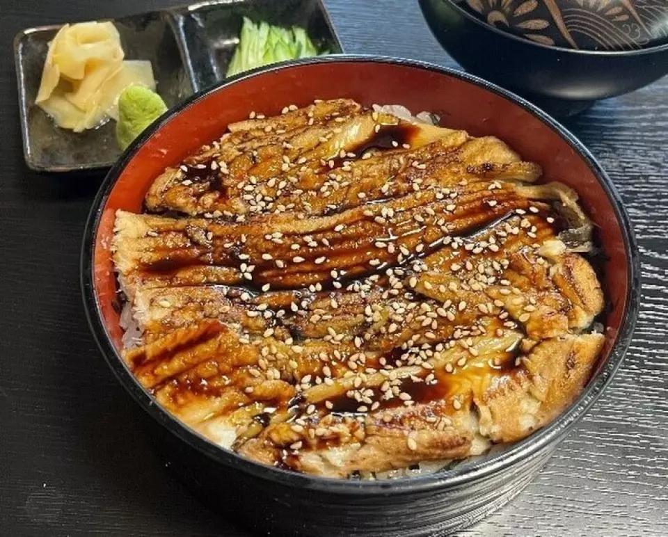 Ở Futtsu, lươn biển được gọi trìu mến là "hakarime". Điểm hấp dẫn của hakarime là hương vị nhẹ và giá trị dinh dưỡng cao, có thể chế biến thành nhiều món ăn khác nhau. Chúng tôi chú trọng vào sự tươi mới.