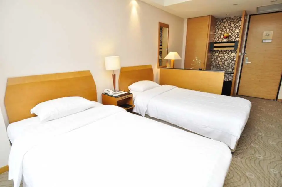 Elegant double room｜Two small beds