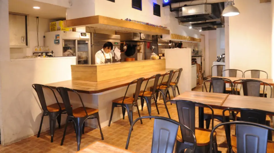 店内明亮整洁，气氛非常适合家庭聚餐。还有迷你拉面、迷你炒饭等儿童菜品，欢迎全家前来光临。店内可包场10～20人，适合举办各种宴会和聚会！