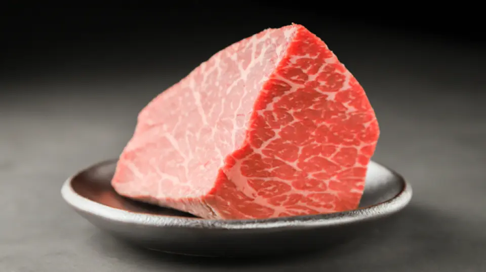 Shibuya Bonfire House's specialty "Meat Himalaya"! We will grill a chunk of meat and serve it like a mountain of the Himalayas! The meat is made from the inner thigh of A4-ranked Japanese beef. It has just the right amount of marbling and a rich flavor.