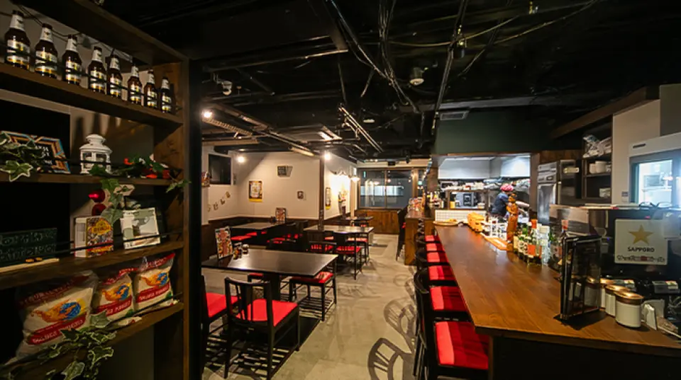 The casual atmosphere makes it a great place to drop in. The stylish restaurant has counter seats, table seats, and semi-private rooms for 4 people. We also accept reservations for the entire restaurant, so it's perfect for various banquets. It can be used for a wide range of occasions, such as for one person, a girls' night out, or with the family.