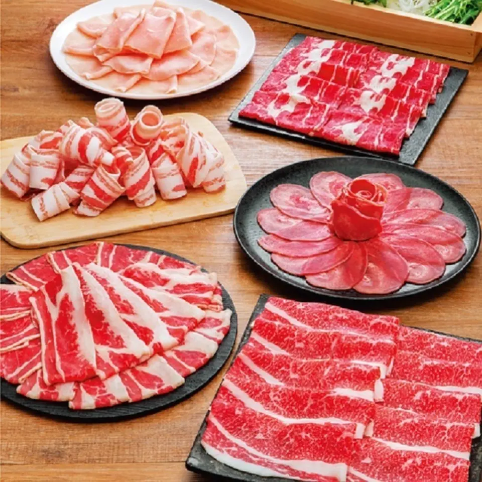 為了讓您品嚐到黑毛和牛、伊比利亞豬、櫻姬雞等14種肉的新鮮度，每一塊肉都經過本店精心切割。