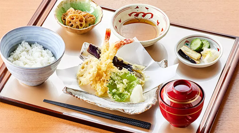 We offer Japanese cuisine that makes full use of the bounty of each season, with a focus on sashimi and tempura. We are extremely particular about our ingredients, never using frozen ingredients, and only carefully select the most delicious seafood and vegetables of the season. We especially recommend the tempura, which has a freshly fried crispy texture and fluffy inside. Each dish brings out the best in the ingredients, and the deliciousness spreads in your mouth the moment you put it in your mouth. Please enjoy the seasonal flavors to your heart's content.