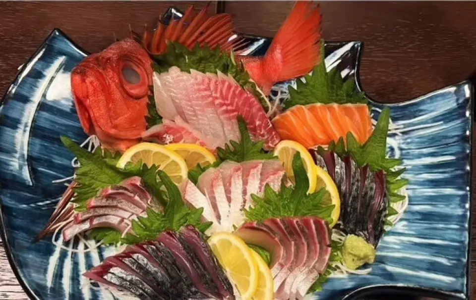 We go to the fishmonger every day to get fresh fish, and we have a wide variety of fish dishes that we are proud of, including sashimi, grilled, stir-fried, simmered, and deep-fried! The menu changes depending on the quality of the fish we get, and we offer a great value "Today's Sashimi Platter" for 800 yen per person.