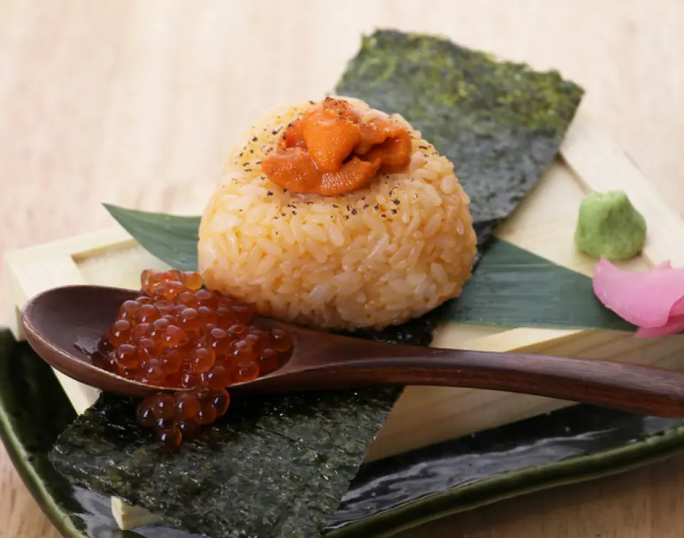 Our specialty is the "Golden Unigiri✨". It is the most popular item with the highest number of orders, and is a specialty that attracts many repeat customers. Many people eat it with raw sea urchin on top of rice balls coated with our special sea urchin sauce❗️ Many people post videos of this on Instagram. The hashtag is #GoldenUnigiri!