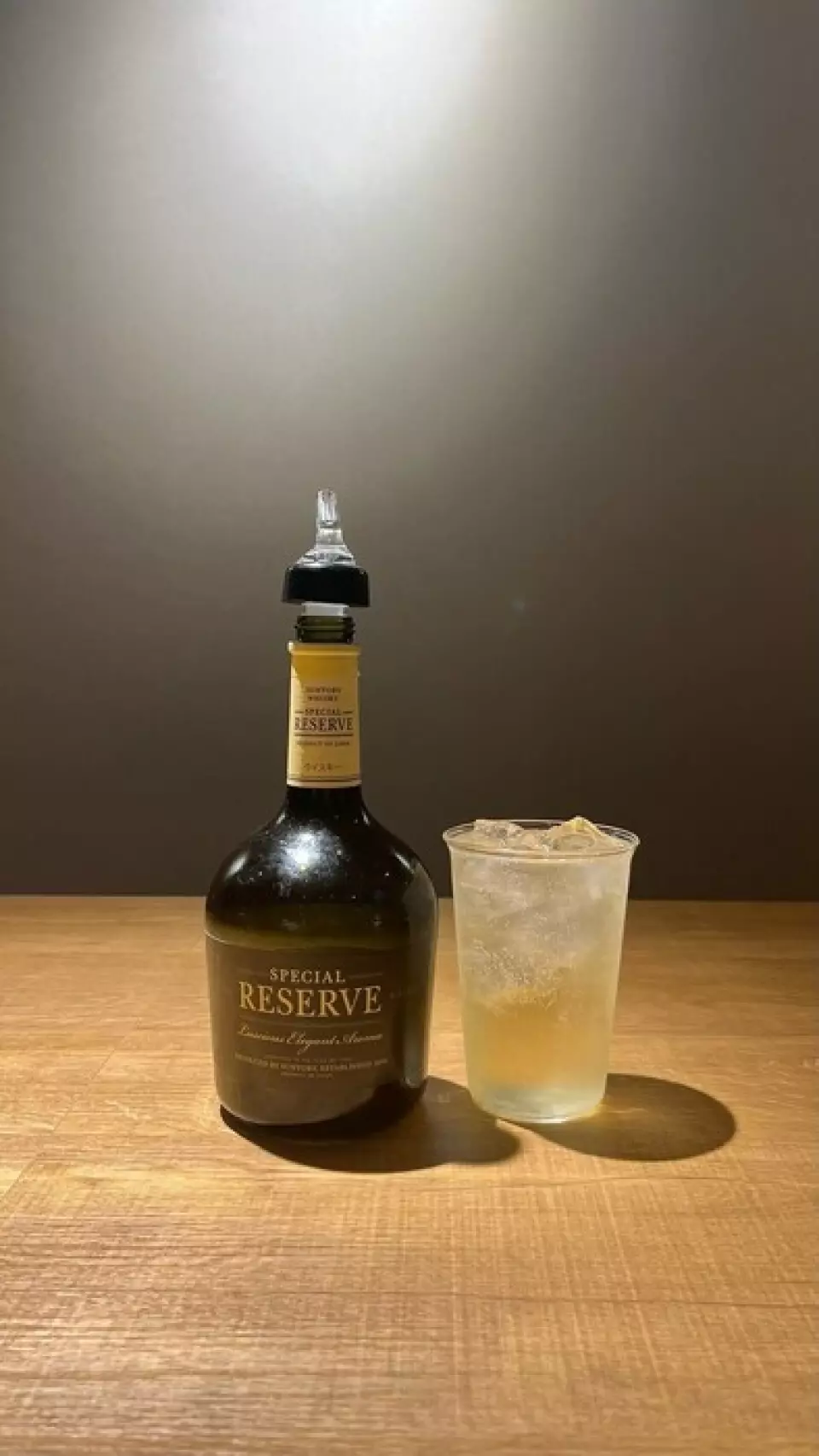朝日啤酒非常適合快速飲用，而且非常令人滿意且清爽！如有疑問，我們推薦使用碳酸含量較高的高球酒。威士忌種類約有5至6種，包括Kaku、Reserve、Yamazaki和Hakushu。高球的清爽口感將更襯托出食物的美味。不要錯過我們即將推出的獨特威士忌！