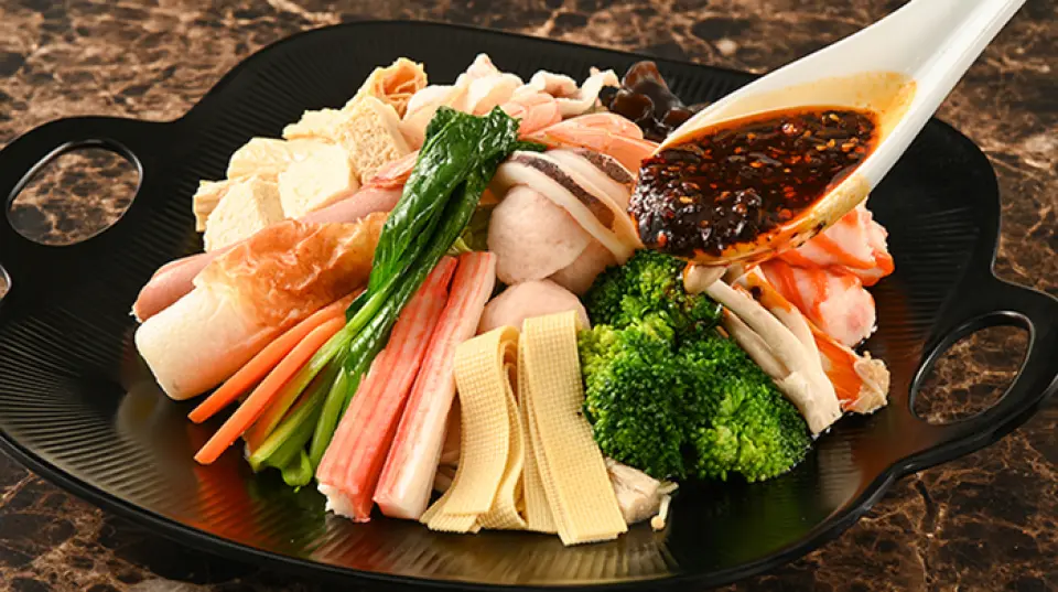 您可以根据自己的喜好从三个级别中选择食物的辣度。只需在收银台告诉我们您想要多辣即可。