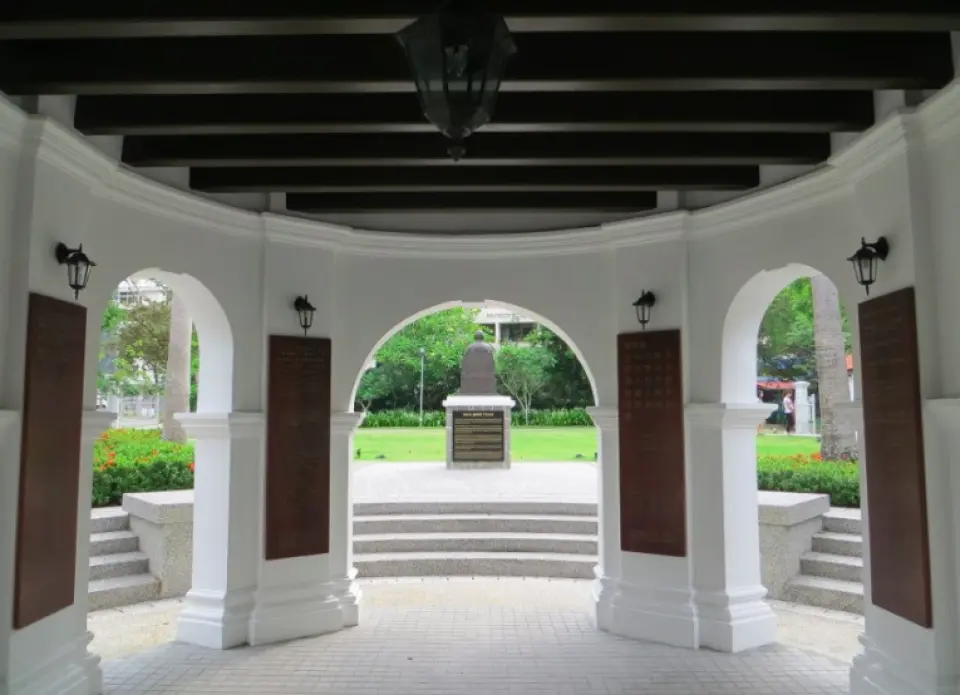 Chiêm ngưỡng kiến ​​trúc tráng lệ của Nhà tưởng niệm, thể hiện phong cách Nanyang độc đáo