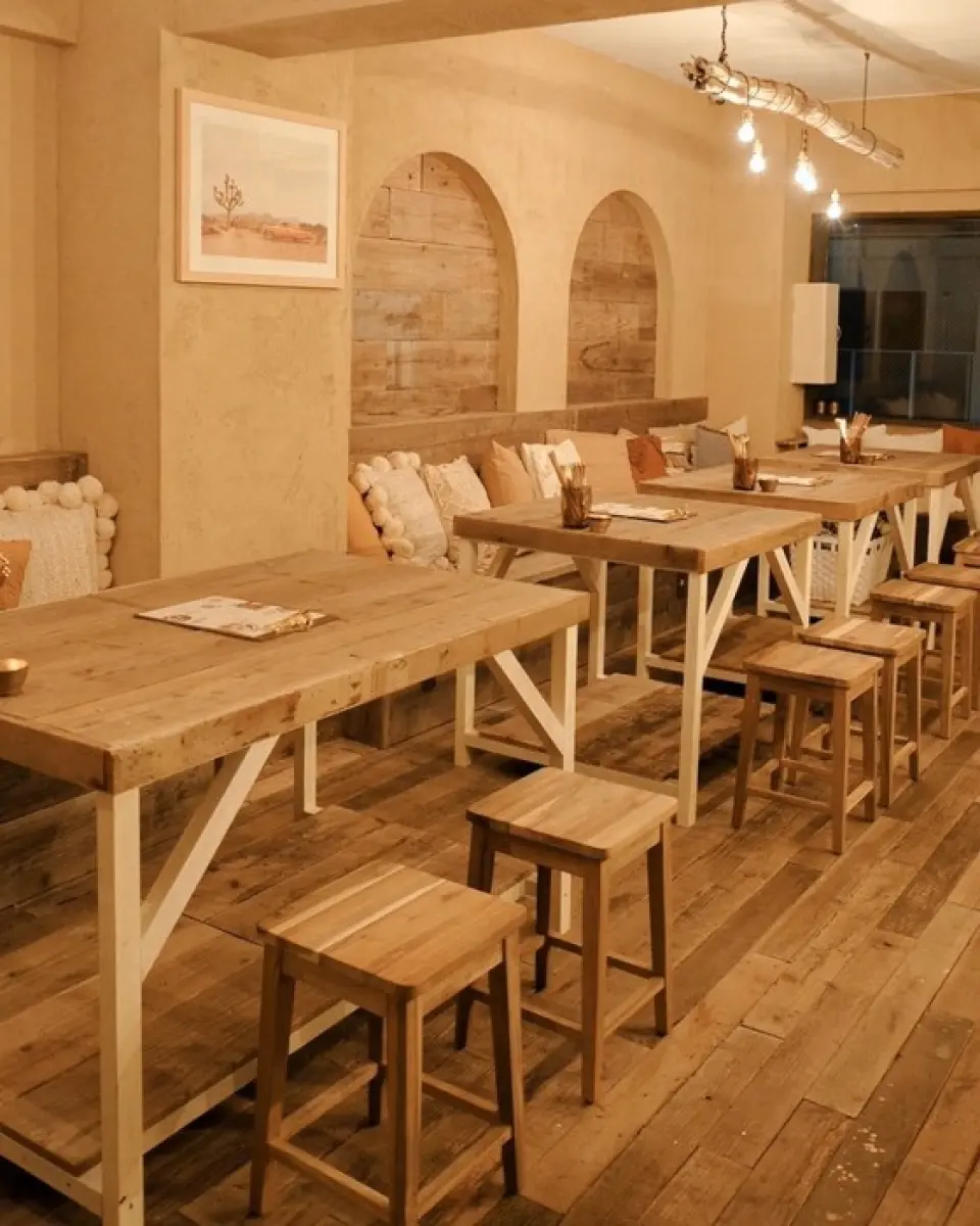 The concept is a luxurious space that makes you feel like you are in a tropical beach resort. The sound that flows in the store and the carefully designed space... it's as if the beautiful sea and white sandy beach are waiting for you right next to you... it creates such a luxurious leisure time. The owner of "beach resort WILDBOAR" in Shonan Zushi has "embodied the resort" that he imagines, and the attention to detail in the store is truly overwhelming.