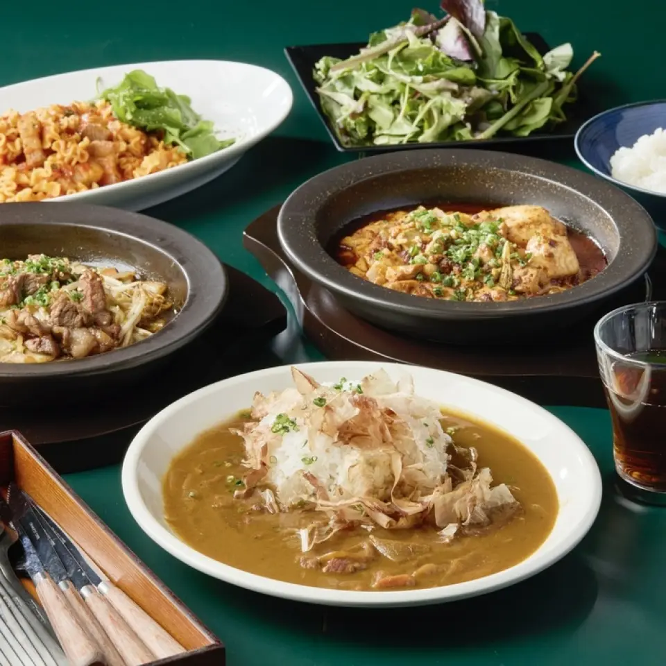All lunch menus come with a salad bar. You can enjoy fresh vegetables to your heart's content. We offer Japanese, Western and Chinese lunch menus, so please enjoy your favorite lunch.
