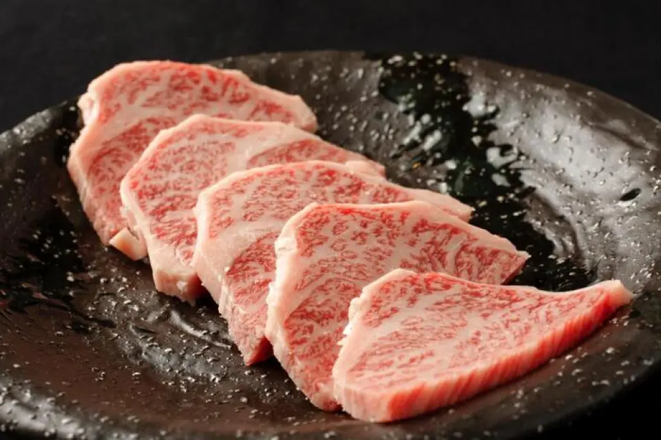 We regularly offer carefully selected high-quality Wagyu beef, focusing on brand beef from Yamagata, Saga Imari, Miyazaki, Sendai, and Hitachi, regardless of origin or brand.