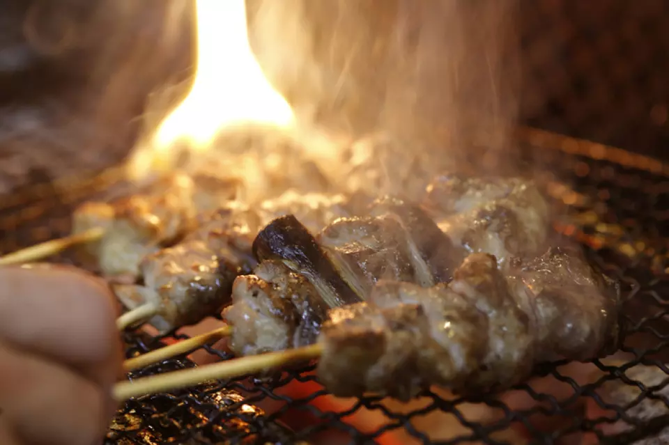 We carefully grill each and every piece of our carefully selected ingredients over charcoal. Our most popular "chicken thigh" is made with Satsuma Junran chicken, which is juicy yet light in flavor. We have a wide variety of options [30 varieties in total!], starting at 154 yen per piece, and we are committed to quality and are challenging the lowest possible prices! The [very popular] pork roll is a delicious dish that you'll want to eat as many as you can, with plenty of vegetables wrapped in juicy pork belly. The [adult] chicken thigh/chicken tenderloin is a luxurious piece made with the brand Awaodori chicken.