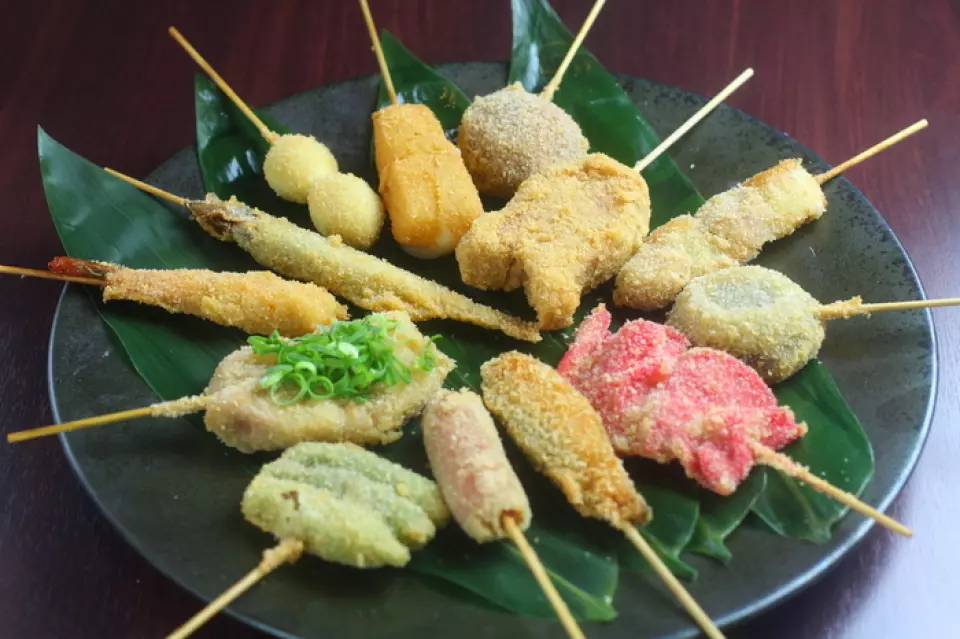 Our restaurant's motto is "Delicious! Cheap!" Our specialty "Kushikatsu" is reasonably priced, starting at 100 yen per skewer. We also boast our crispy fried "chicken skin skewers" with an addictive sweet and sour sauce.