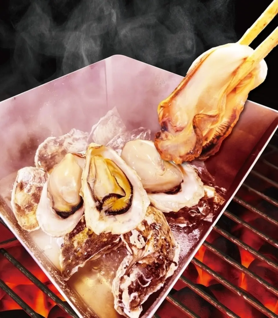 We recommend the 75-minute all-you-can-eat course, where you can fully enjoy the deliciousness of oysters! We serve about 10-12 oysters in shells in 1kg units, steamed for about 10 minutes. The rustic "gangan-yaki" method brings out the flavor of the ingredients. Choose from steamed oysters in sake or water, and enjoy them with soy sauce or ponzu sauce to your liking! You can also bring your own rice and rice balls for small children, so families can come and enjoy with peace of mind◎