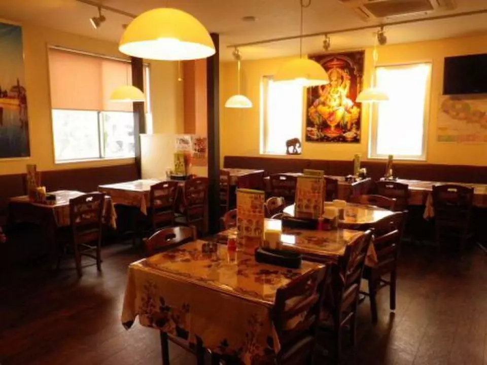 The interior of the restaurant has an exotic Indian atmosphere. All the tablecloths and other items are carefully sourced locally. It's also close to the station, so it's easy to get to! All seats are non-smoking, so you can bring your children with you. The spacious tables are perfect for family and friends, and can accommodate groups of up to 35 people! Please use it for a wide range of occasions, from everyday use to special occasions.