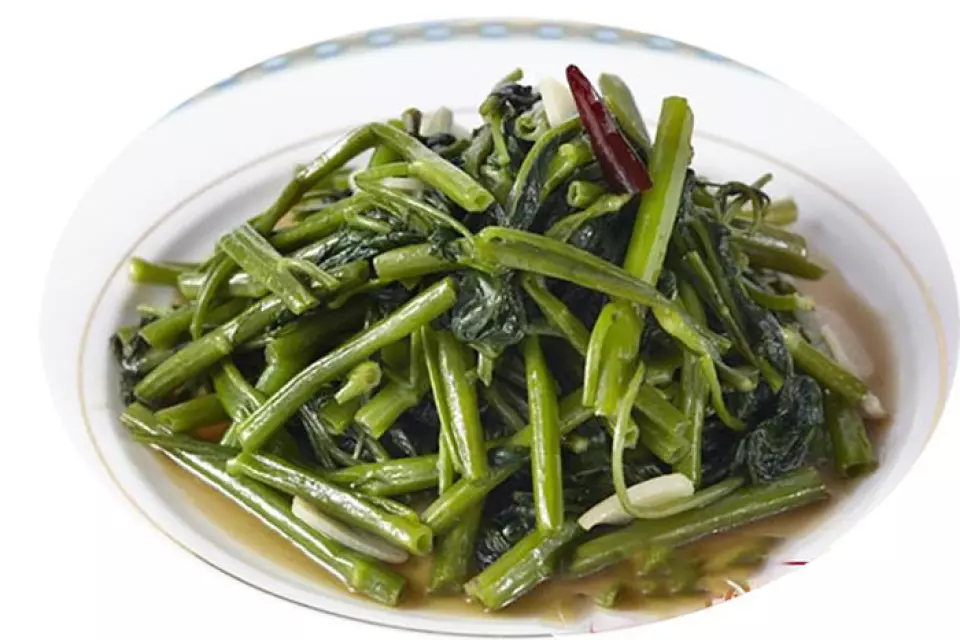 Cantonese cuisine is also popular. We offer a wide range of dishes, from affordable menus to high-end cuisine using luxurious ingredients. Starting with simple stir-fried vegetables, we carefully cook the ingredients while bringing out their best qualities. Our skilled techniques allow us to determine the perfect degree of doneness. For dishes such as shark fin and whole braised abalone, reservations are required. Please enjoy our signature dishes to your heart's content.