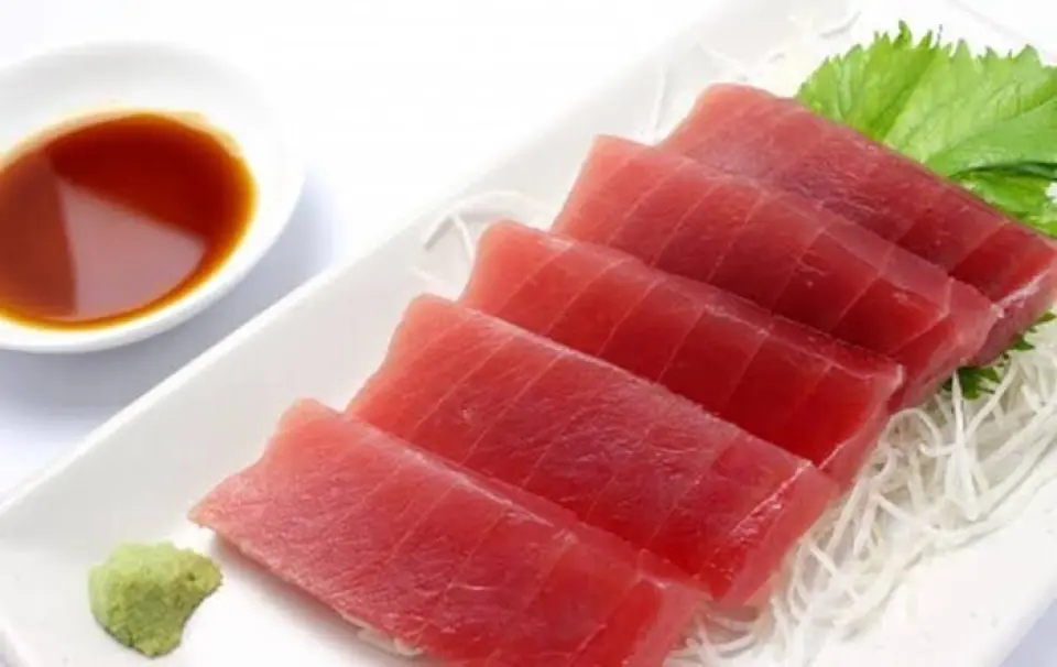我们还推荐每天从丰洲运送的新鲜时令鱼。我们最推荐的是“Otoshiki Platter”，它可以让您以合理的价格享用五种时令鲜鱼。产品阵容会根据季节而变化，因此您可以品尝到当时最应季的风味。