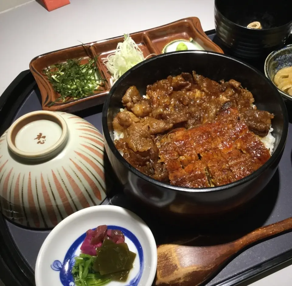 Treat yourself to a double hitsumabushi with grilled eel and Omi beef! Enjoy it as is, or pour broth over it to make dashi chazuke (rice in broth). The choice is yours!