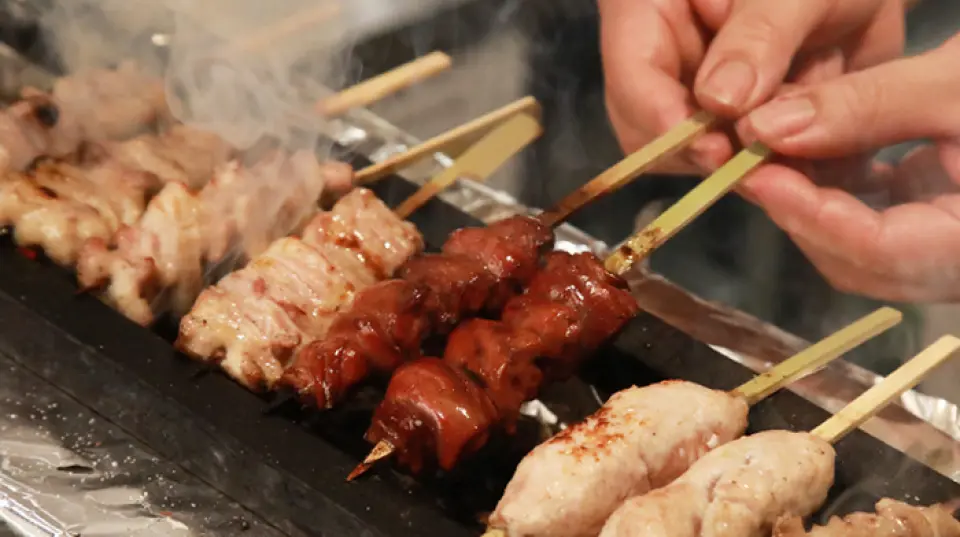 We use rare Kishu Binchotan charcoal for our proud yakitori. We carefully select fresh local chickens, slaughtered that morning, and grill each one carefully. Please take your time to enjoy this masterpiece, which shows off the craftsmanship of over a decade.