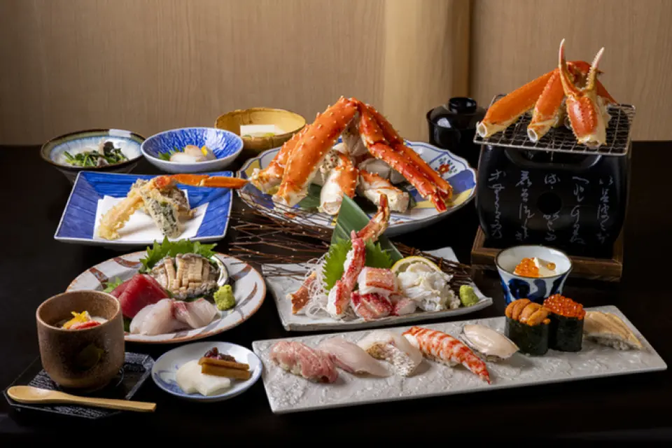 We offer reasonable courses that allow you to fully enjoy fresh live crab. We recommend the [Live Crab Course] with 4 dishes for 3,300 yen and the [Live Crab Ultimate Course] with 7 dishes for 5,500 yen. You can also order additional live crab and add an all-you-can-drink option, making it a great choice for any party.