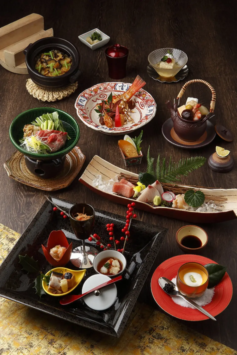 在Nadaman日式餐厅，我们精心挑选时令食材，并提供多种套餐选择，包括怀石料理和御膳。 Nadaman餐厅秉承传统，融合现代元素，为您带来道地的日式料理体验。我们提供丰富的选择，从经典菜肴的套餐到可自选主菜的菜单，满足您的不同需求。