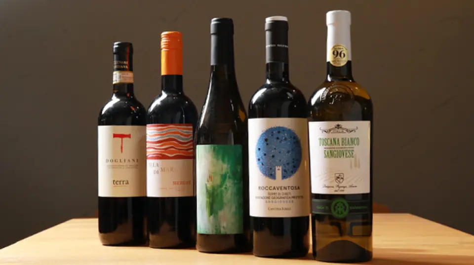 A must-see for wine lovers, we offer over 30 types of wine carefully selected by our sommelier. The lineup changes from time to time, so you can discover new flavors every time you visit. We also offer wines by the glass, so please try a variety of wines with your pizza!