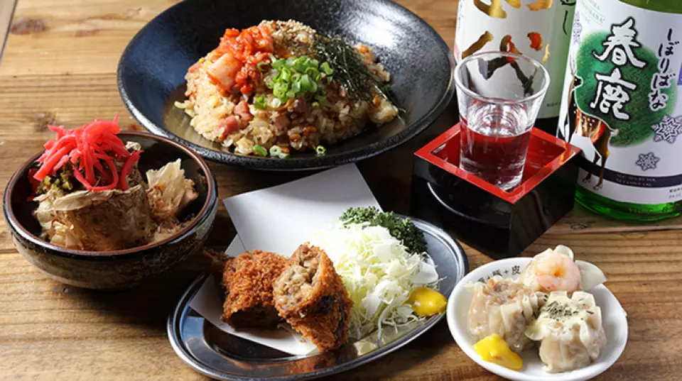 我們提供各種家常菜，包括用北海道亞麻籽牛肉製成的多汁碎肉排和烏龍麵，非常適合作為餐後甜點。色彩鮮豔的「明太子高菜炒長芋」非常適合發佈到社群媒體上。