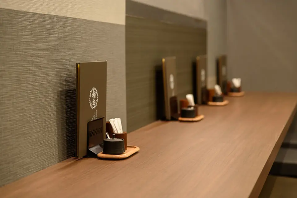 We have counter seats available so that even single diners can feel comfortable coming.
